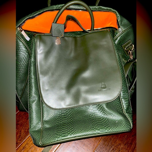 NWT TOTE & Carry OLIVE GREEN APOLLO 1 SNAKESKIN LUGGAGE SET - Picture 10 of 16